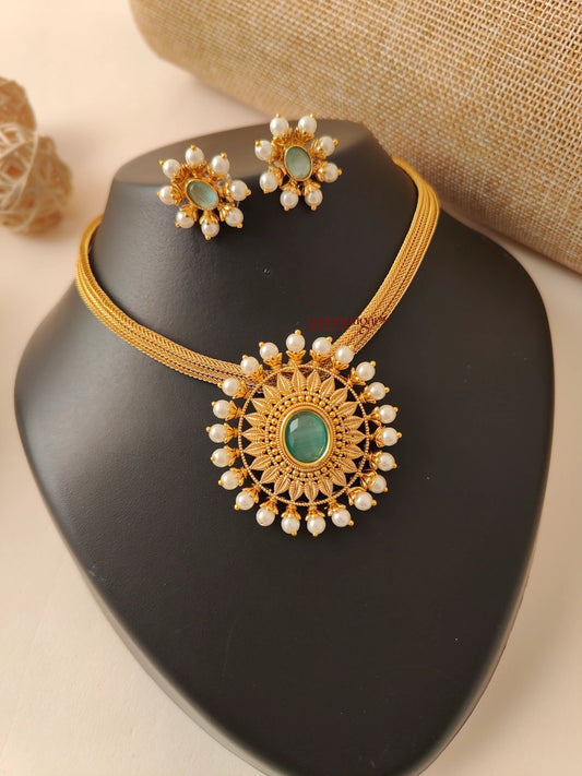Floral Matt Necklace - Pastel Green