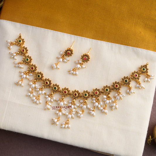 Floral With Rice Pearl Necklace