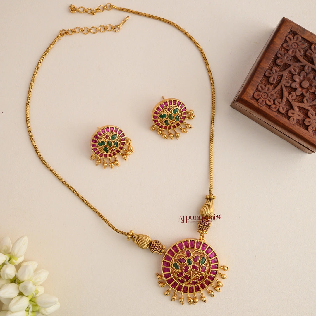 Classy Floral Kemp Pendant Chain - Ruby With Green