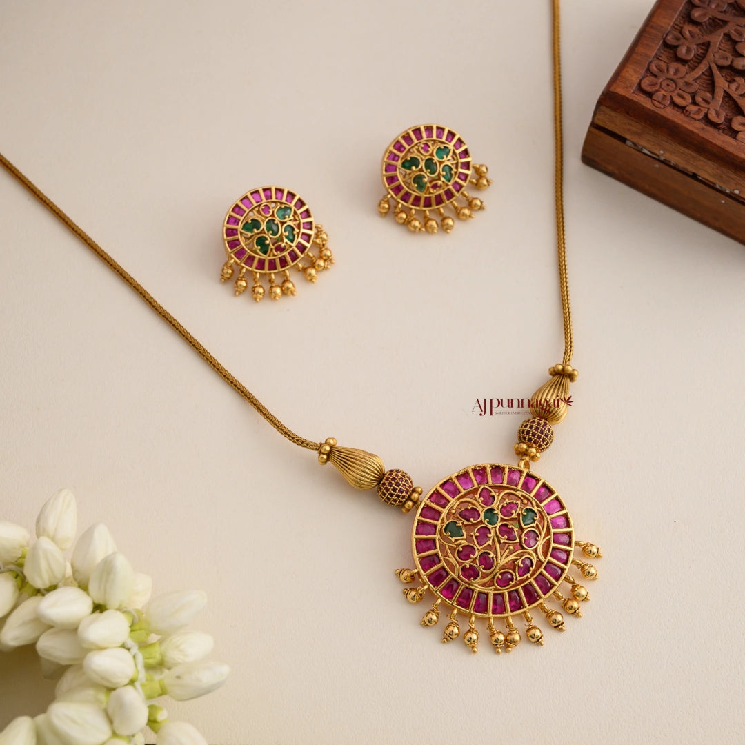 Classy Floral Kemp Pendant Chain - Ruby With Green