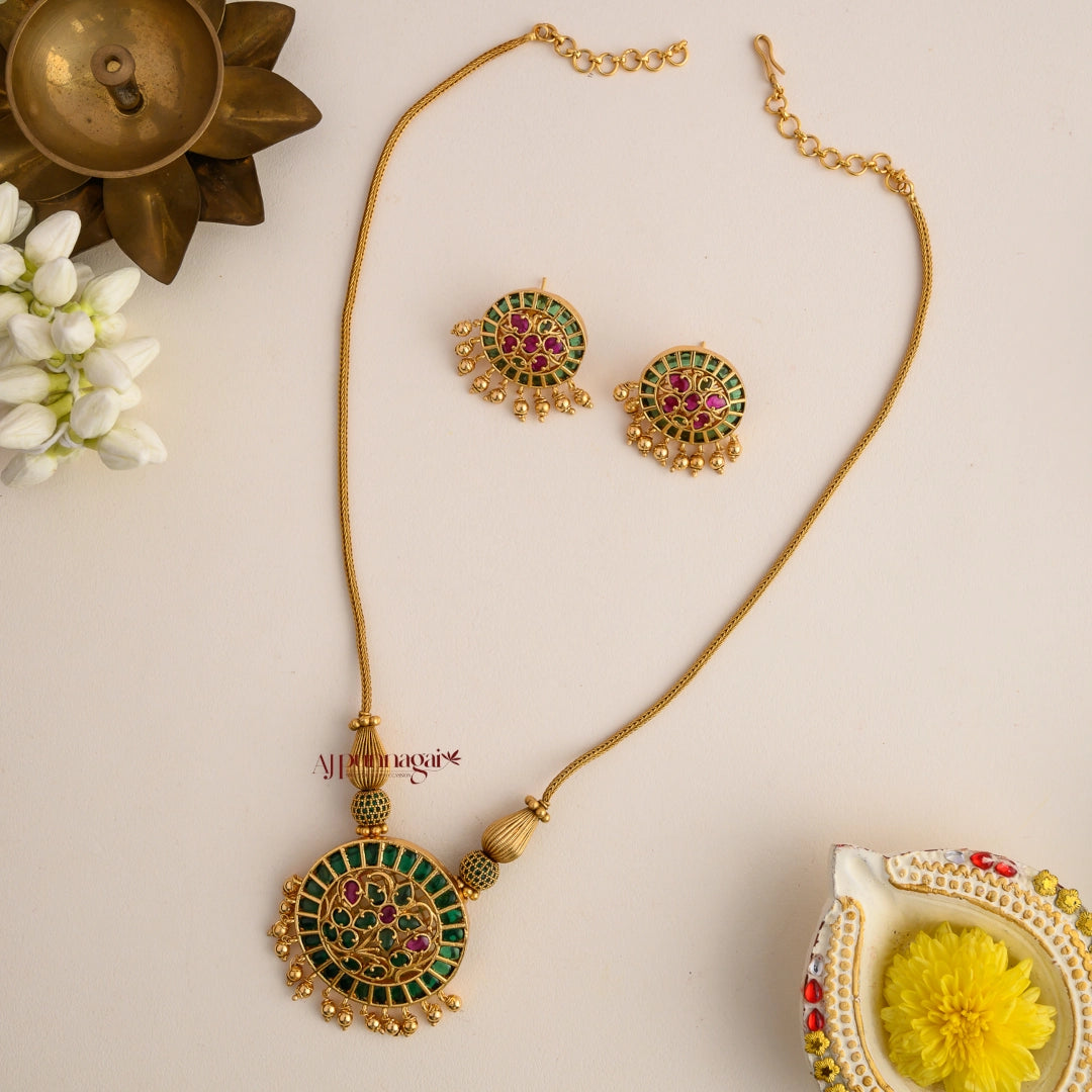 Classy Floral Kemp Pendant Chain - Green With Ruby
