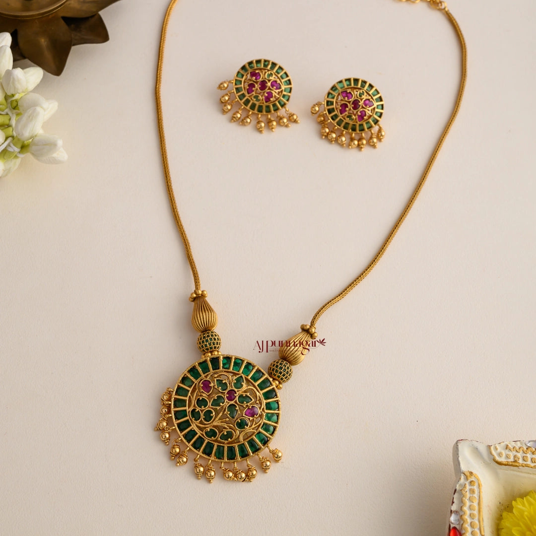 Classy Floral Kemp Pendant Chain - Green With Ruby