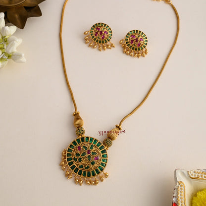 Classy Floral Kemp Pendant Chain - Green With Ruby