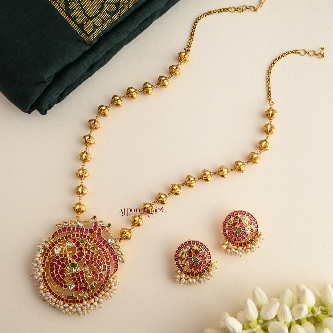 Gorgeous Peacock Kemp Pendant Chain