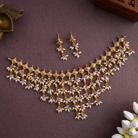 Trendy Diamond Shaped Rice Pearl Necklace