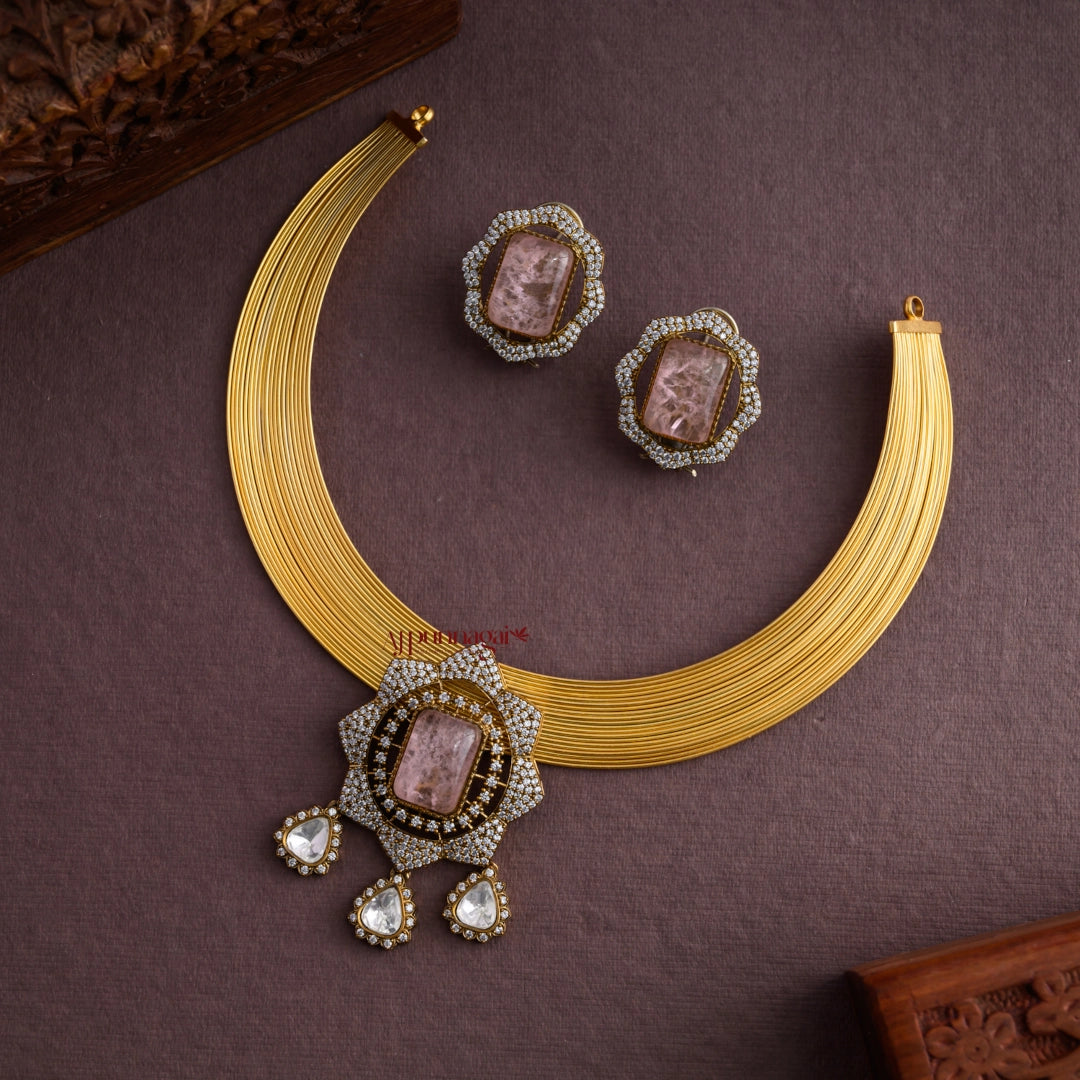 Unique Non Idol Hasli Necklace