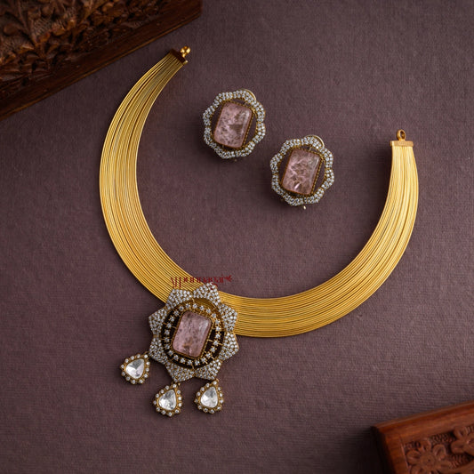 Unique Non Idol Hasli Necklace