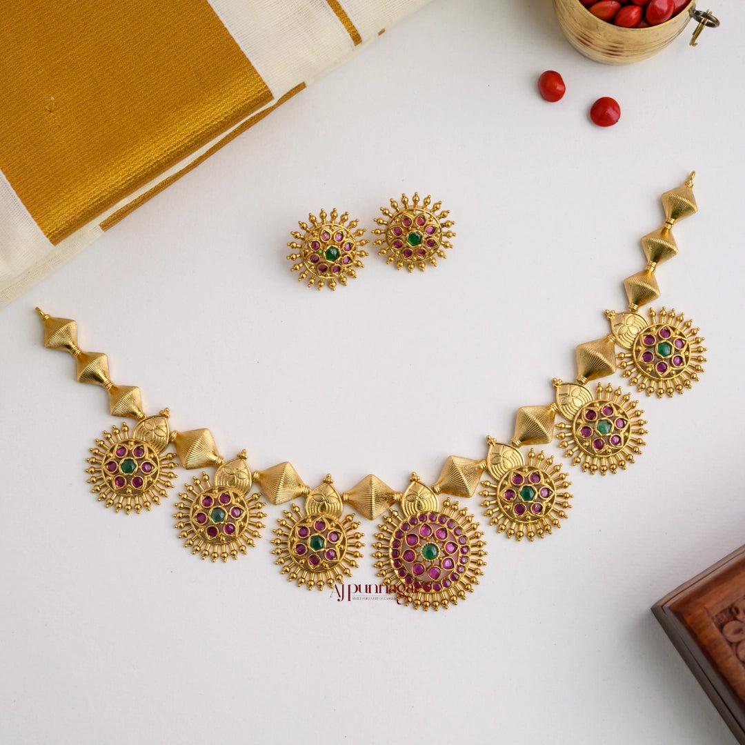 Classy Floral Kemp Necklace
