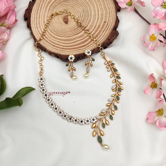 Ethnic beauty Leafy designed Necklace - Green