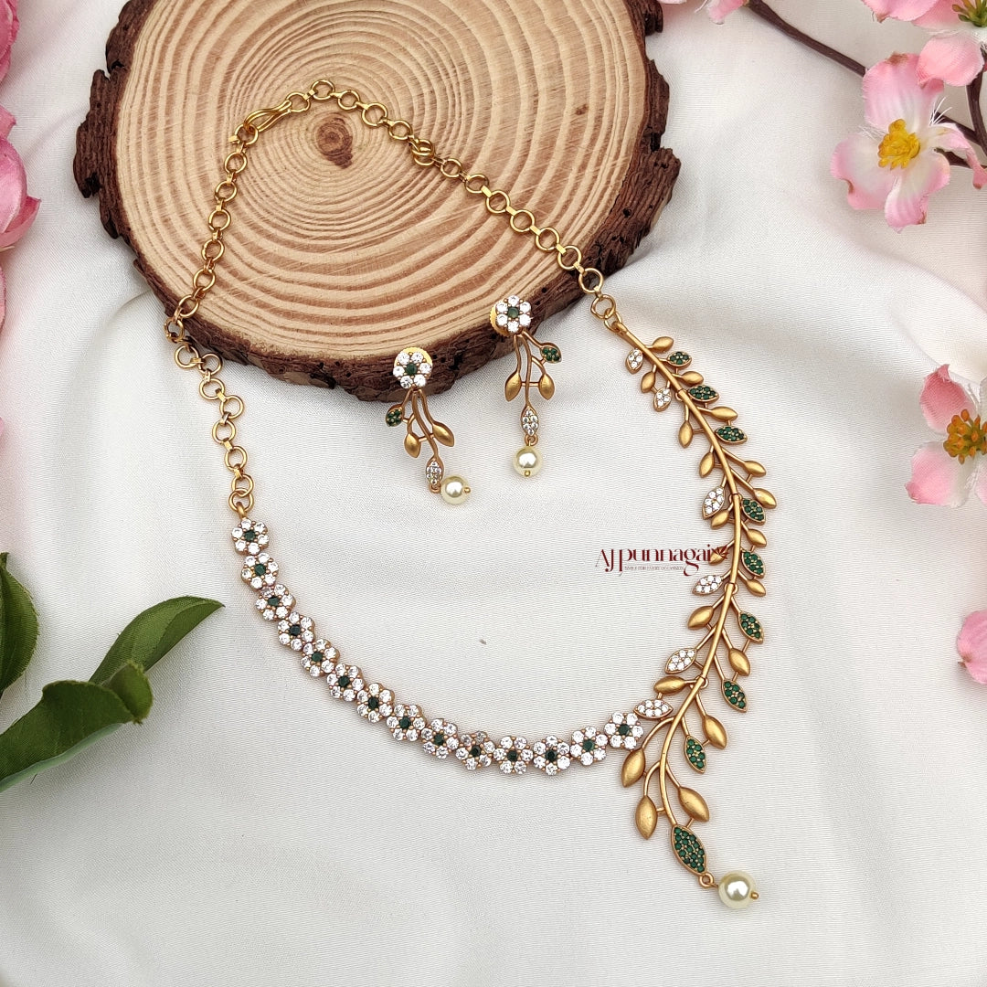 Ethnic beauty Leafy designed Necklace - Green