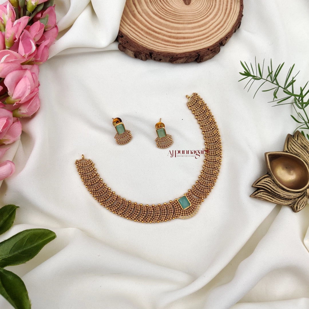 Sleek and chic Non Idol Necklace - Pastel Green