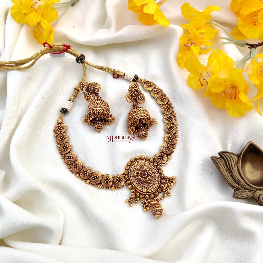 Non Idol Antique Necklace
