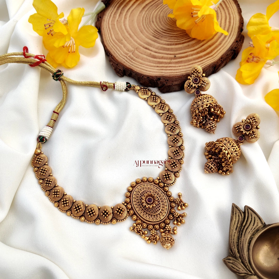 Non Idol Antique Necklace
