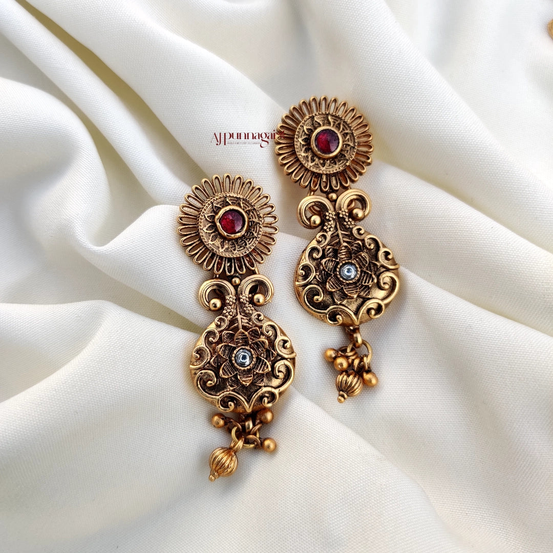 Elaborately crafted Antique Finish Floral Necklace