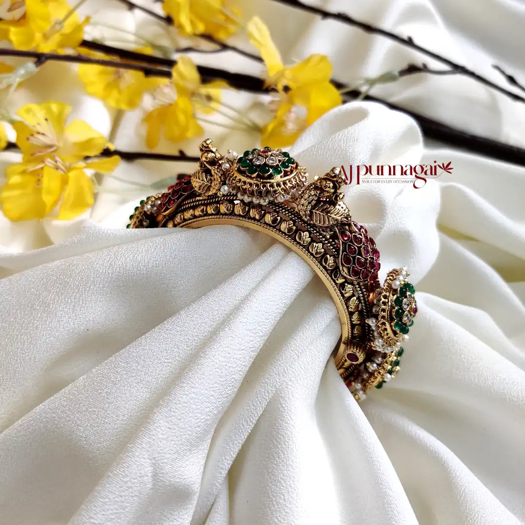 Hasini Kada Bangle