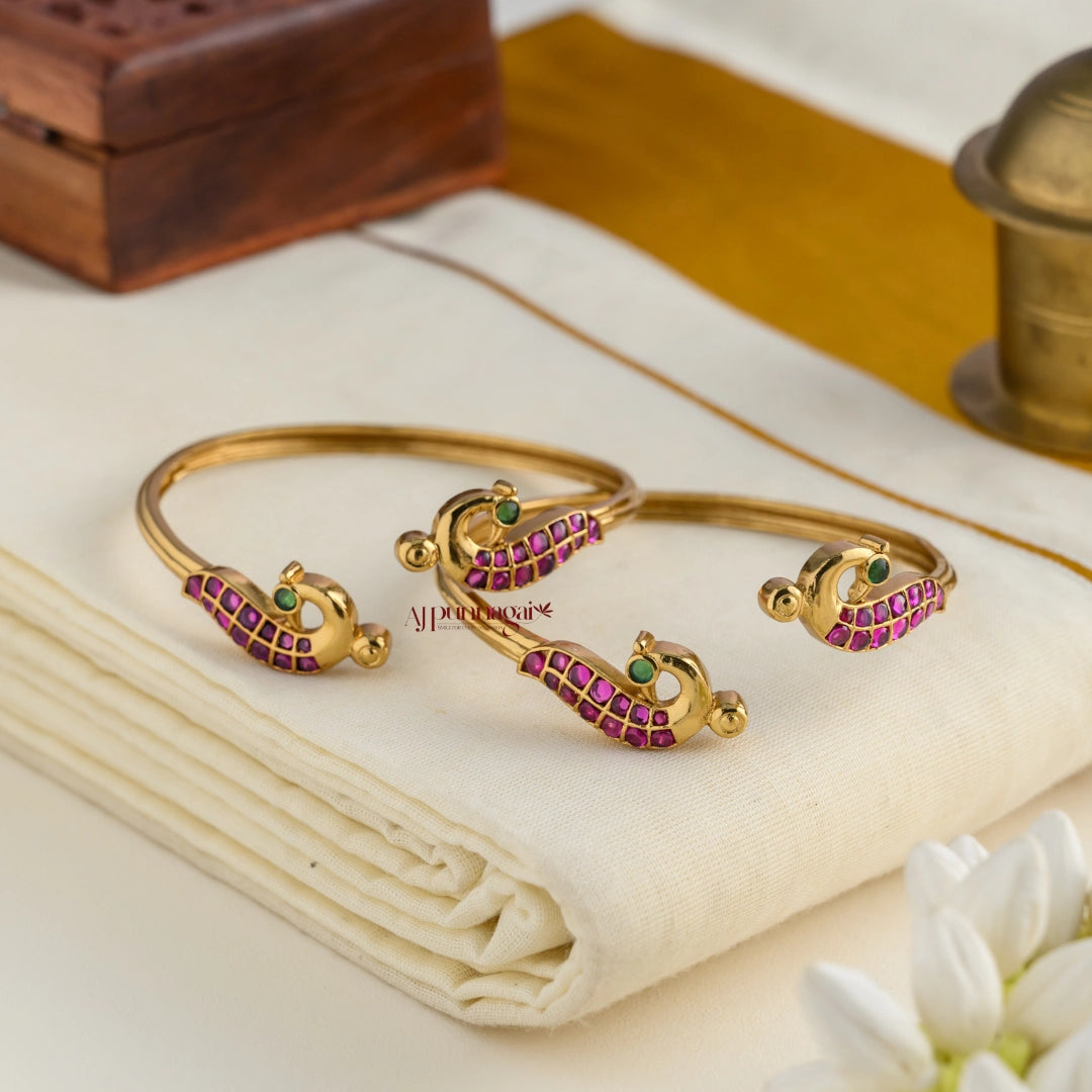 Peacock Kemp Openable Bangle - Ruby With Green