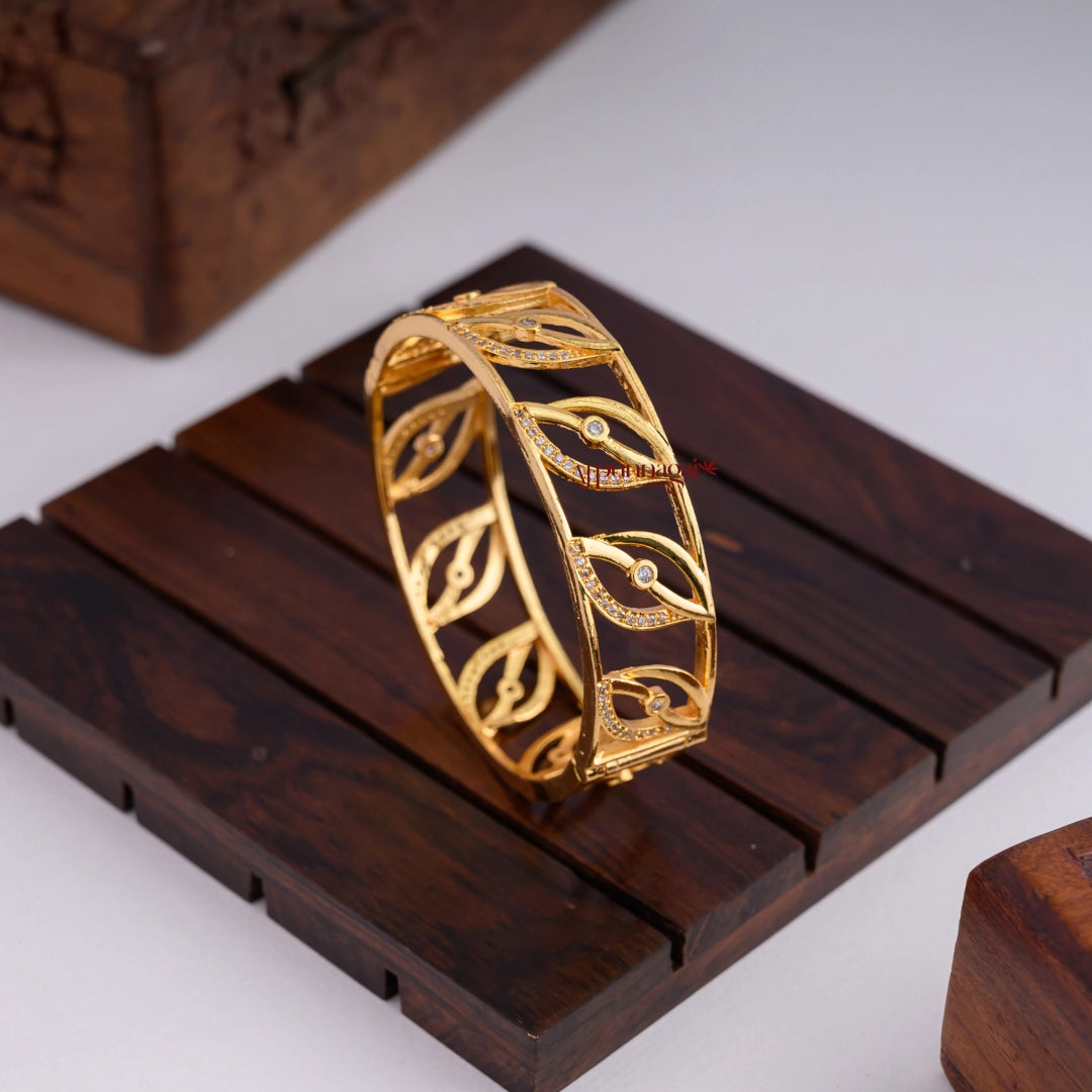 Leaf Gold Finish Openable Designer Bangle - Piece