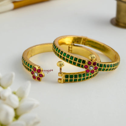 Kundan Jadau Openable Bangle - Green With Pink