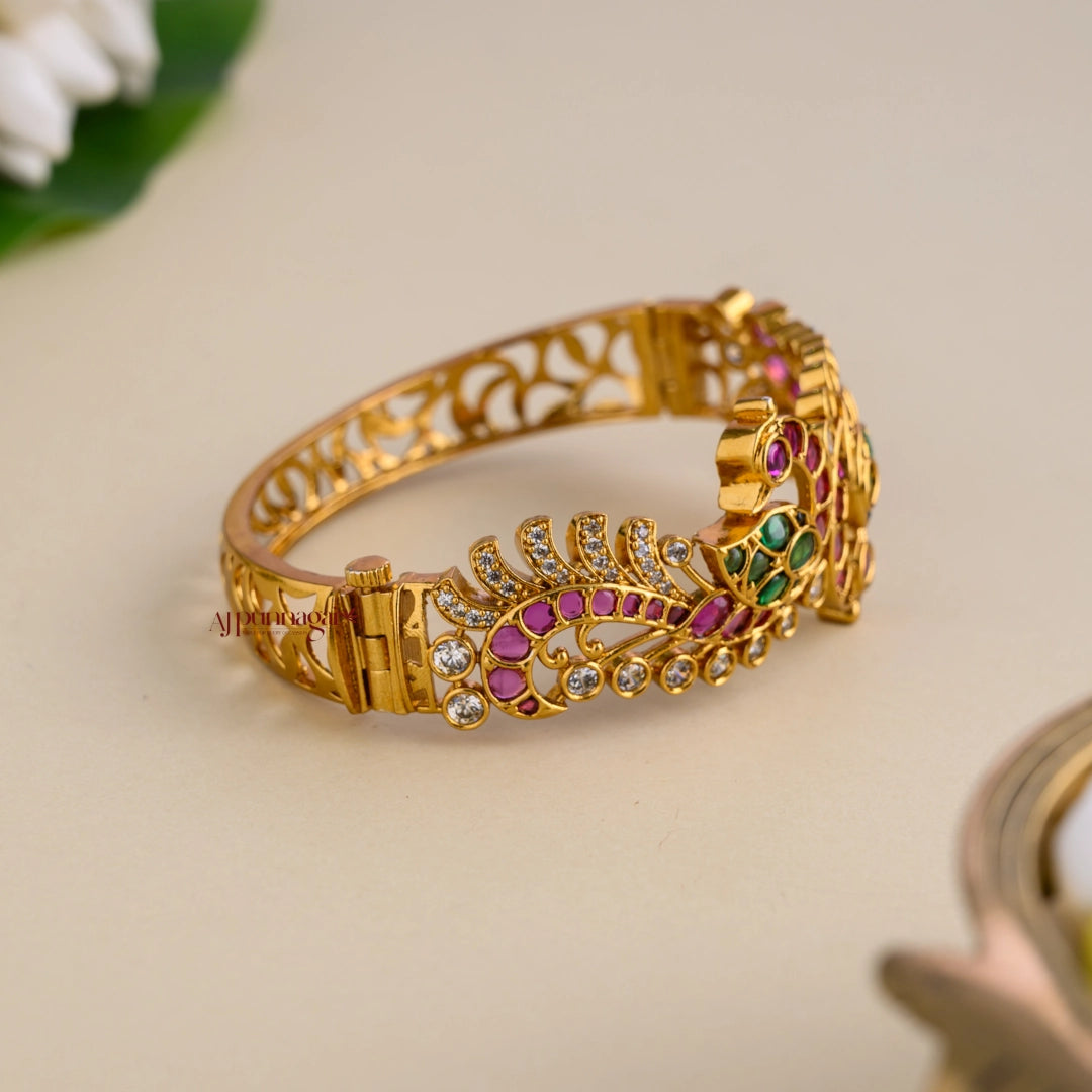 Dual Peacock Openable Screw Type Bracelet - Piece