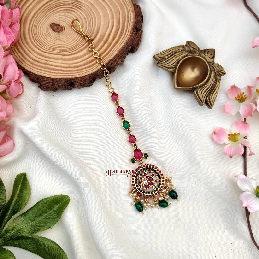 Fashionable design Kemp stone Maang Tikka - Multi
