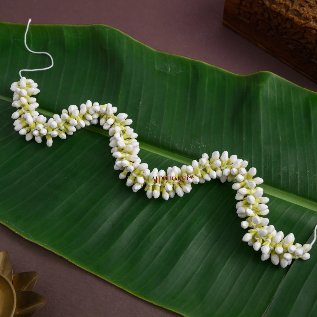 Realistic Look Nandhiyavattai Buds Hand Strung String – AJ Punnagai