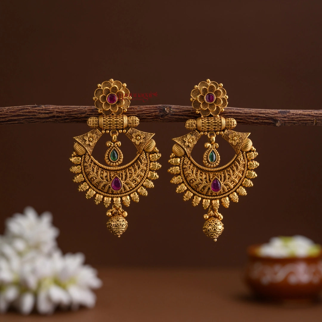 Royal Look Earring - Multi