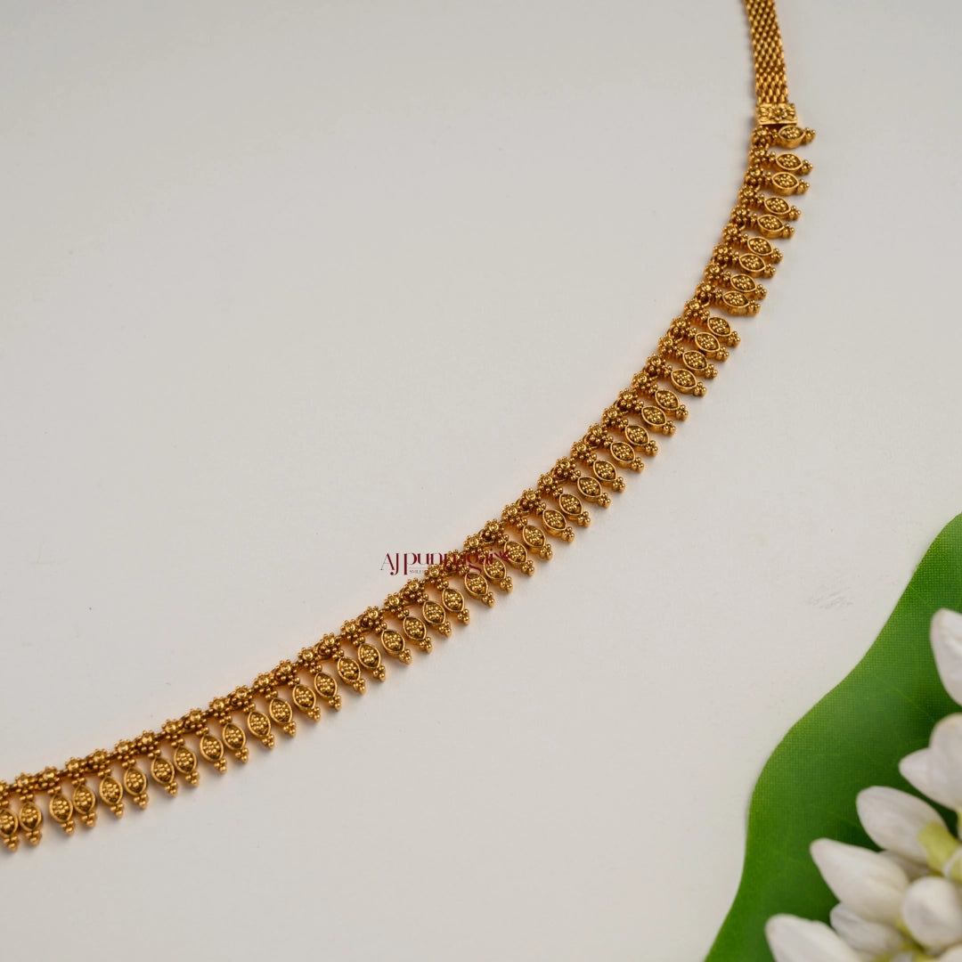 Non Idol Fine Crafted Gold Look Alike Hip Chain